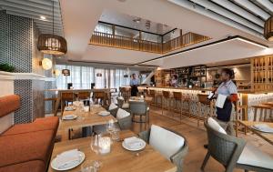 Hilton Port Moresby Hotel & Residences餐厅或其他用餐的地方