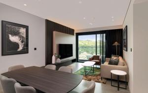 Hilton Port Moresby Hotel & Residences的电视和/或娱乐中心