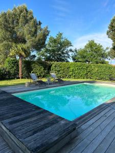Bazén v ubytovaní Villa K Maison archi avec piscine 15 mn PUY du FOU alebo v jeho blízkosti