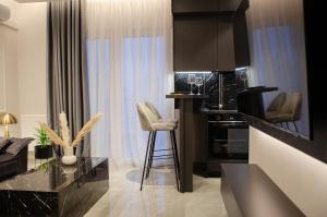 Η κουζίνα ή μικρή κουζίνα στο ROYAL Luxury Suite