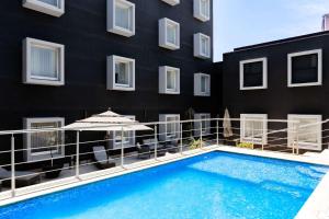 Comfort Inn Queretaro Tecnologico内部或周边的泳池