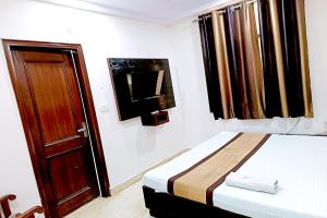 Postel nebo postele na pokoji v ubytování Hotel Crystal Deluxe at New Delhi Railway Station