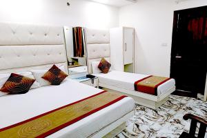 Postel nebo postele na pokoji v ubytování Hotel Crystal Deluxe at New Delhi Railway Station