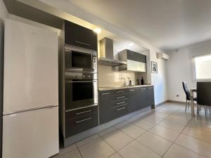 Kuchyň nebo kuchyňský kout v ubytování Agi Drugstore Apartments