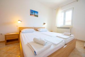 Postel nebo postele na pokoji v ubytování Apartments Cvito