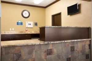 Лоби или рецепция в Days Inn by Wyndham Columbia Mall