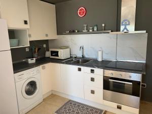 a kitchen with a sink and a washing machine at Apto Calle España in Mojácar