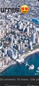 una mappa di una città con una faccina sorridente di Four Seasons Apartment a Durrës