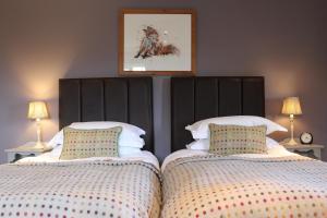 two beds sitting next to each other in a bedroom at Mallard Grange B&B in Ripon