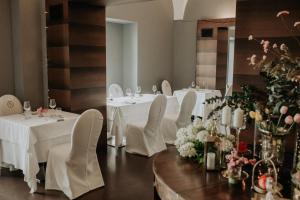 Restoran või mõni muu söögikoht majutusasutuses Risorgimento Resort