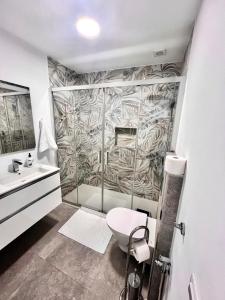ห้องน้ำของ luxury lofts martianez