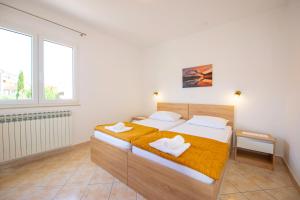 Postel nebo postele na pokoji v ubytování Apartments Cvito
