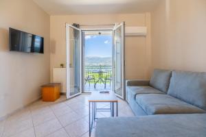 Posezení v ubytování Apaggio di Argostoli Apartments! private parking & sea view!