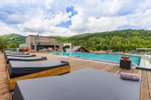 Bazén v ubytovaní Hotel Meta Resort & Vine SPA alebo v jeho blízkosti
