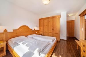 Ένα ή περισσότερα κρεβάτια σε δωμάτιο στο Obermoarhof Hönigspitze OG