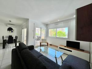 TV a/nebo společenská místnost v ubytování Agi Drugstore Apartments