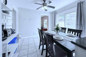 Gambar di galeri bagi Neighborhood friendly House in Barrie! di Barrie