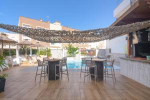 Bazén v ubytování Hostal La Ermita nebo v jeho okolí