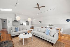 Χώρος καθιστικού στο Swyn Y Mor Riverside Cottage Haven