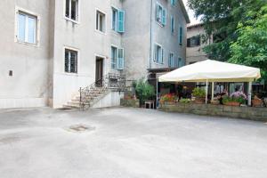 a building with a tent in front of a building at Apartment Hani Koper in Koper