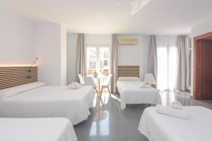 Postel nebo postele na pokoji v ubytování Hostal La Ermita