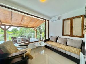 a living room with a couch and a table at STARS RESIDENCE in Petrovac na Moru