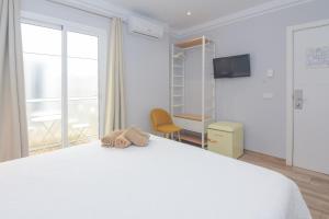 Postel nebo postele na pokoji v ubytování Hostal La Ermita