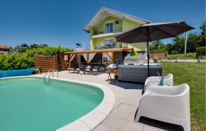 a house with a swimming pool and an umbrella at Pet Friendly Home In Popovaca With Kitchen in Popovača