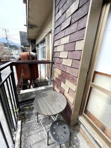 Balkón nebo terasa v ubytování Roost Hostel Nikko