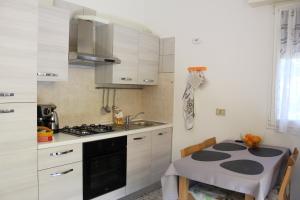 Kuchyň nebo kuchyňský kout v ubytování Appartamenti Da Michela