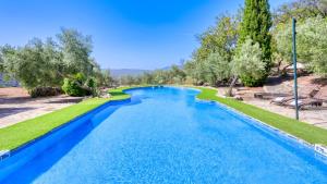 Bazén v ubytovaní Casa El Paraiso Montecorto by Ruralidays alebo v jeho blízkosti