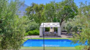 Bazén v ubytovaní Casa El Paraiso Montecorto by Ruralidays alebo v jeho blízkosti
