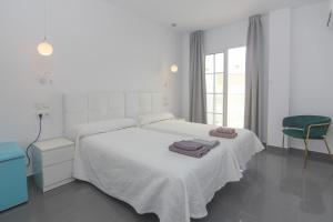 Postel nebo postele na pokoji v ubytování Hostal La Ermita