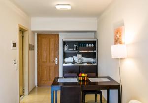 Kuchyň nebo kuchyňský kout v ubytování Cosmos Hotel
