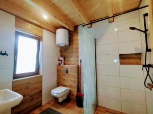 Kúpeľňa v ubytovaní Bieszczadzki Krakowiak 575-894-584 lub 535-595-732