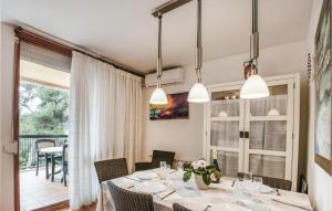 Fotografie z fotogalerie ubytování Cozy Apartment In Sant Feliu De Guíxols v destinaci Sant Feliu de Guixols