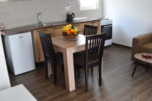 Køkken eller tekøkken på KenDar Family Apartments