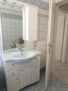 O baie la West side apartment