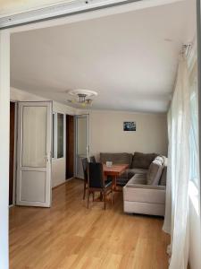 Posezení v ubytování Guest House Nana in Mestia