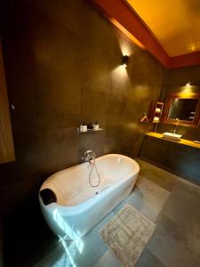 Koupelna v ubytování Art Yala Boutique Resort