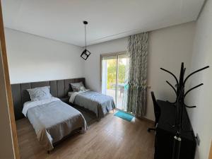 Giường trong phòng chung tại Golf City Prestigia Bouskoura +5 ảnh