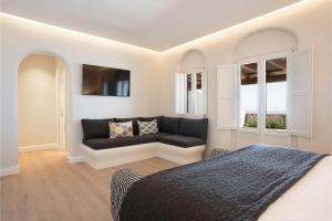 Voodi või voodid majutusasutuse NĒRO Suites by NOMÉE Hospitality Group toas
