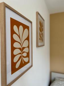 レンヌにあるLe Winston Churchill, Rennes Ouestの寝室の壁掛け