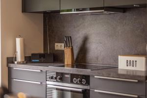 a kitchen with a stove and a counter top at Villa Verde - Nordhorn in Nordhorn