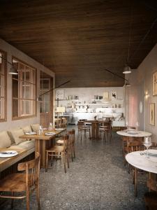 Hotel Casa Teva Barcelona في برشلونة: مطعم بطاولات وكراسي خشبية وغرفة بطاولات