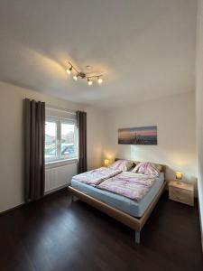 a bedroom with a bed and a window at Ferienhaus Seeidylle in Geeste