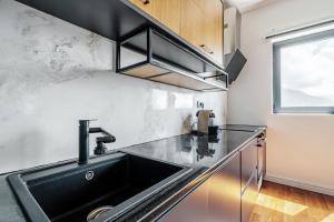 Dapur atau dapur kecil di Olive Tree Apartments by In Property