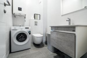Bilik mandi di Olive Tree Apartments by In Property