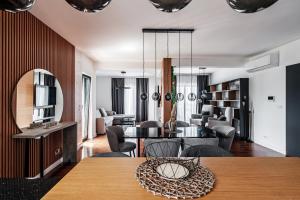 Ruang duduk di Olive Tree Apartments by In Property