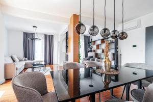 Ruang duduk di Olive Tree Apartments by In Property